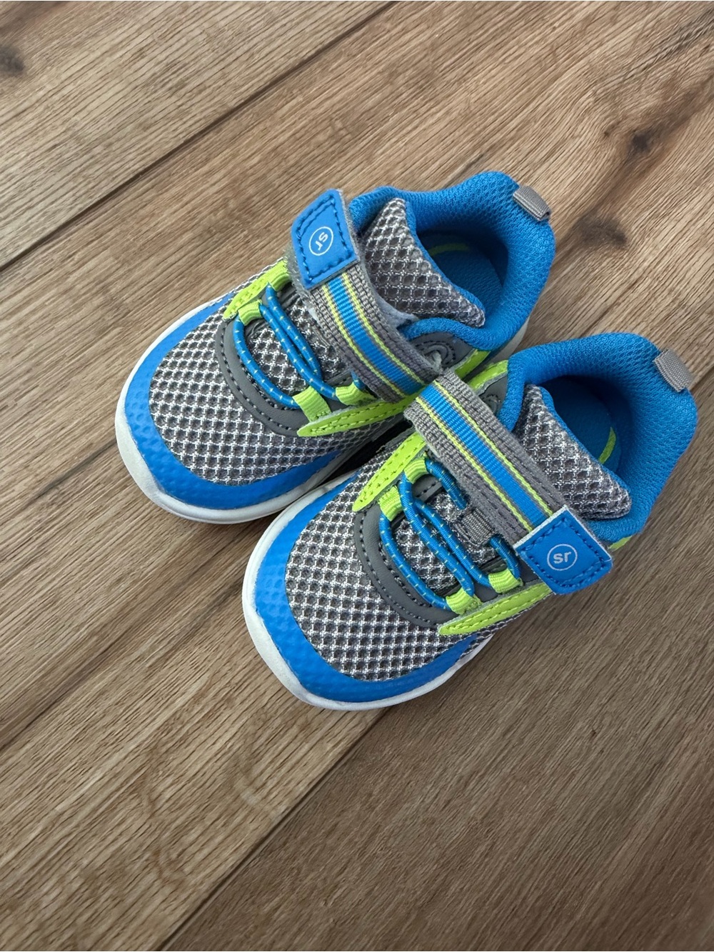 NEVER WORN Stride Rite Blue & Gray Athletic Sneakers with Lime Accents -